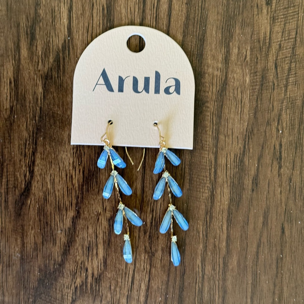 Arula Resin leaf dangle earring - Picture 10 of 12